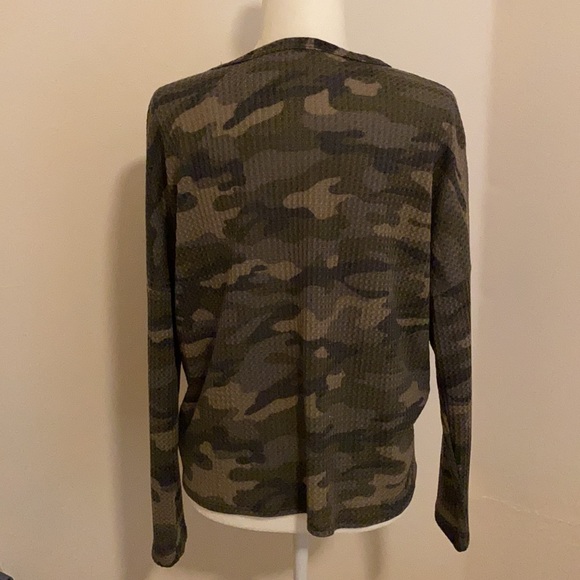 Alter’d State Camouflage waffle knit shirt - Picture 3 of 4